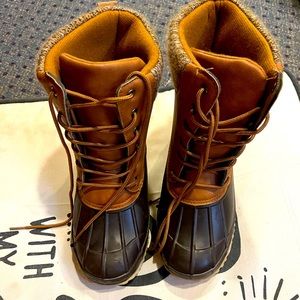 Torrid snow boots wide width never worn